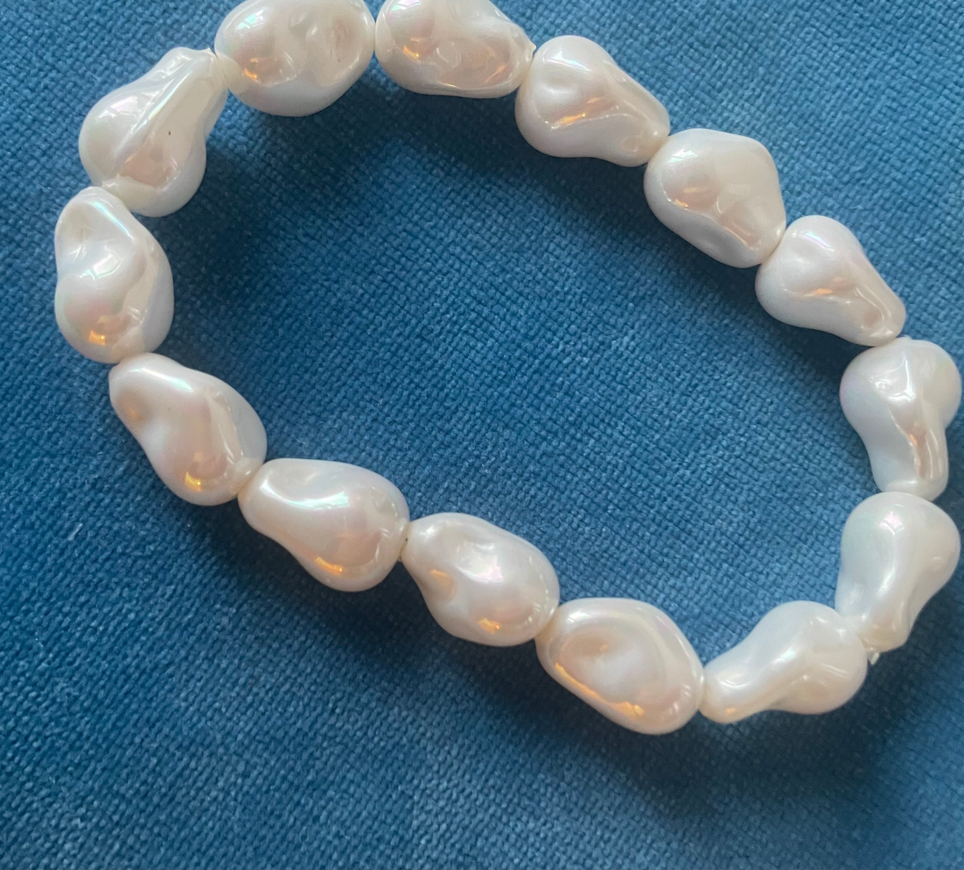 Jess &  Lou Classic Pearl Bead Stretch Bracelet | Simple Timeless Jewellery | Sky & Leaf
