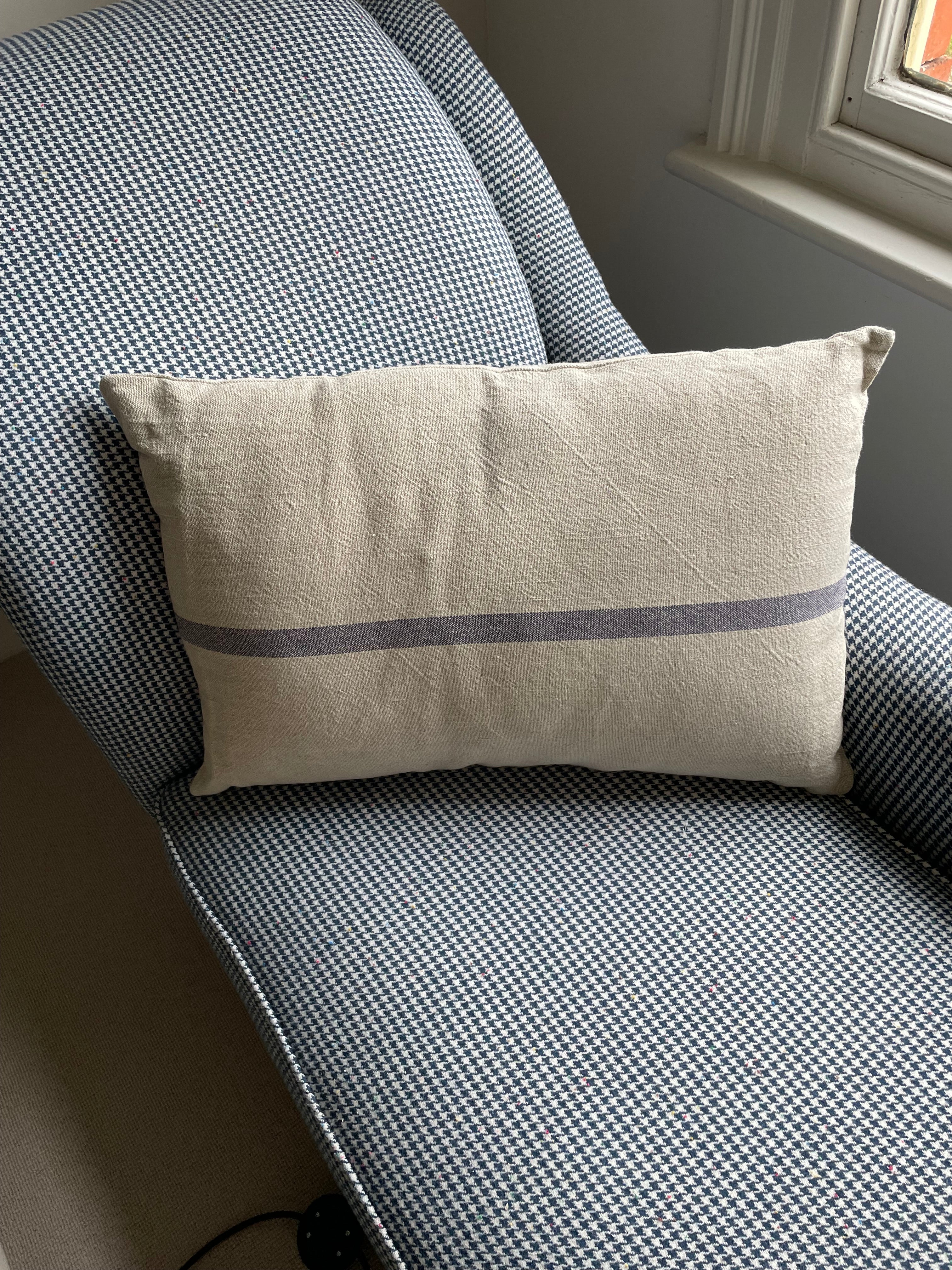 Vintage style Linen Cushion