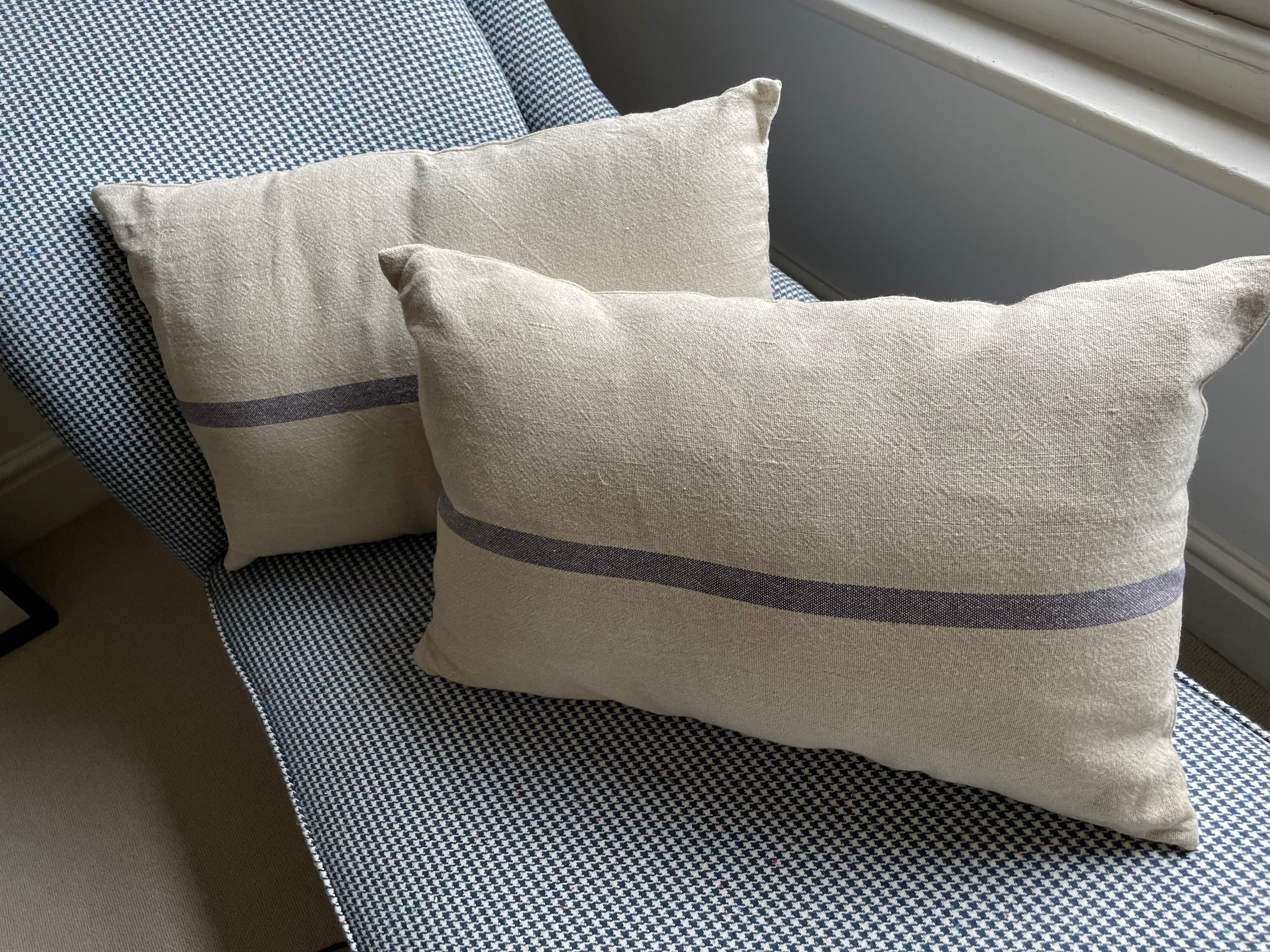 Vintage style Linen Cushion