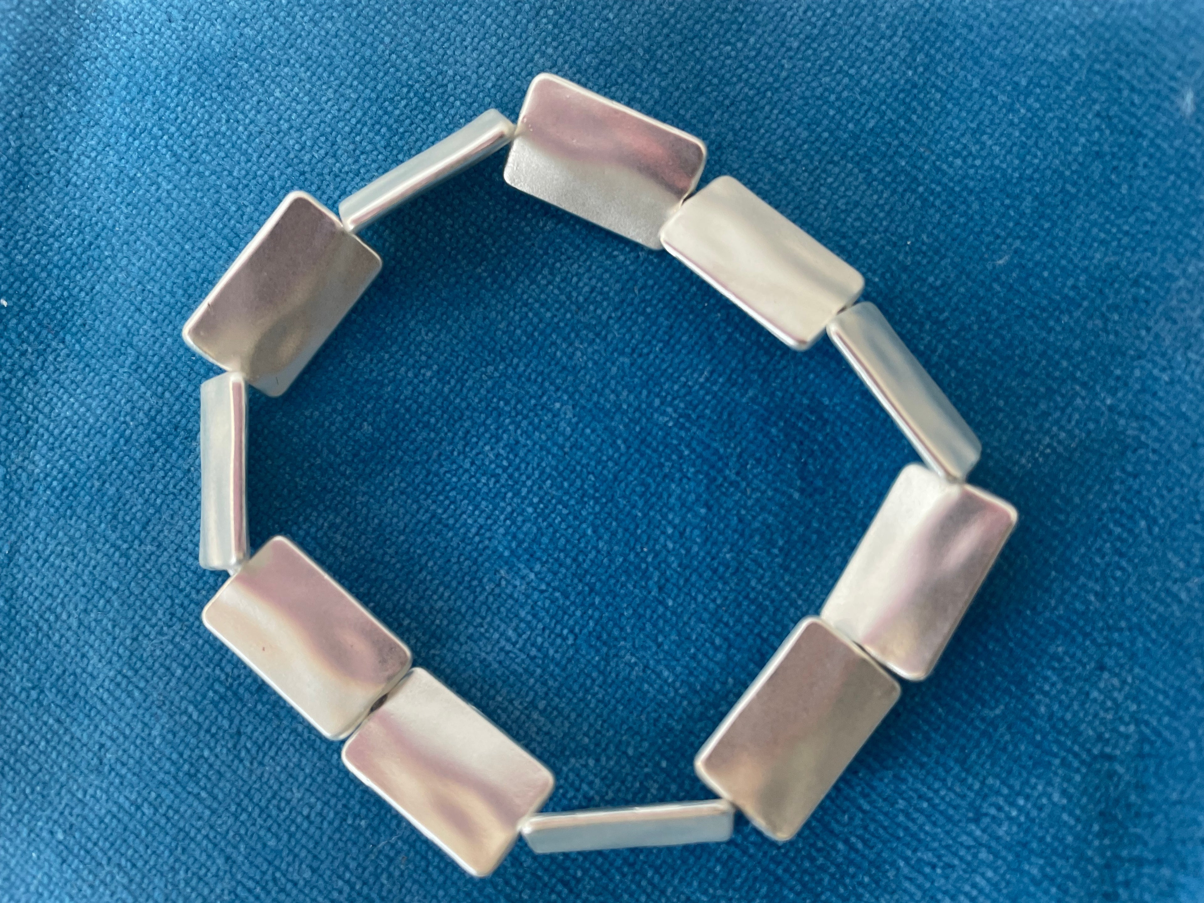 Jess &  Lou Silver Matt Blocks on a stretch Bracelet | Simple Timeless Jewellery | Sky & Leaf