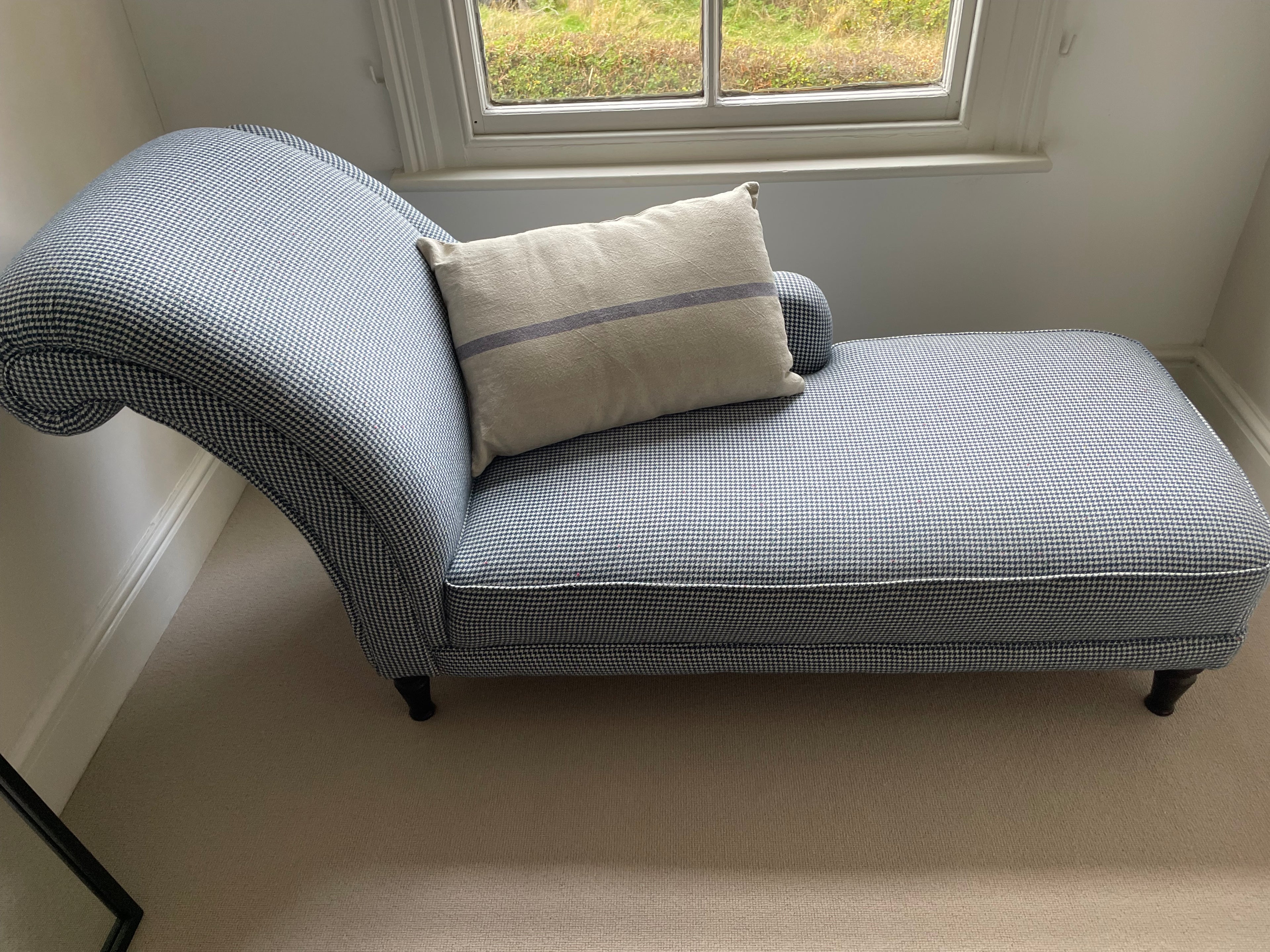 Vintage style Linen Cushion