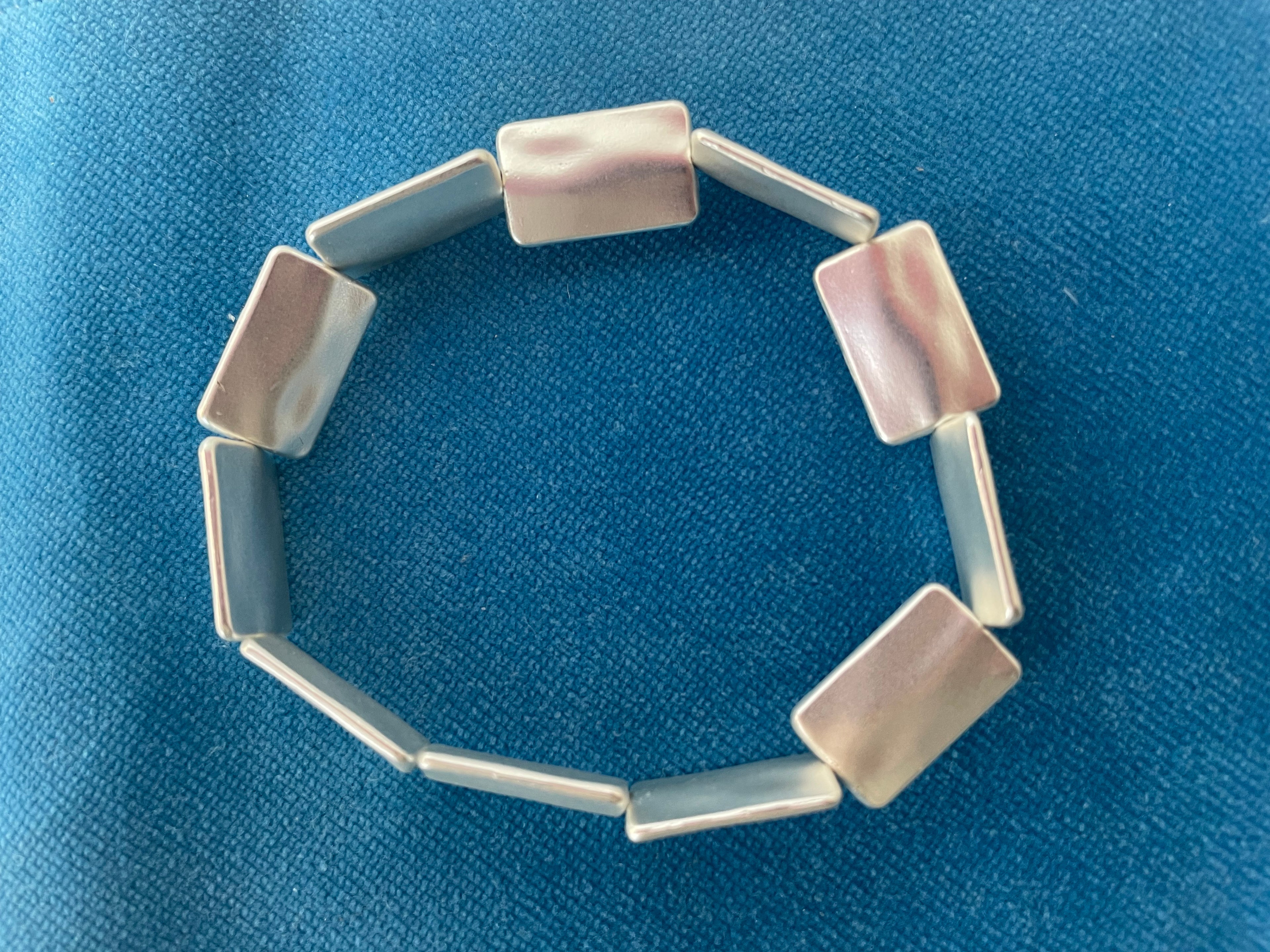 Jess &  Lou Silver Matt Blocks on a stretch Bracelet | Simple Timeless Jewellery | Sky & Leaf