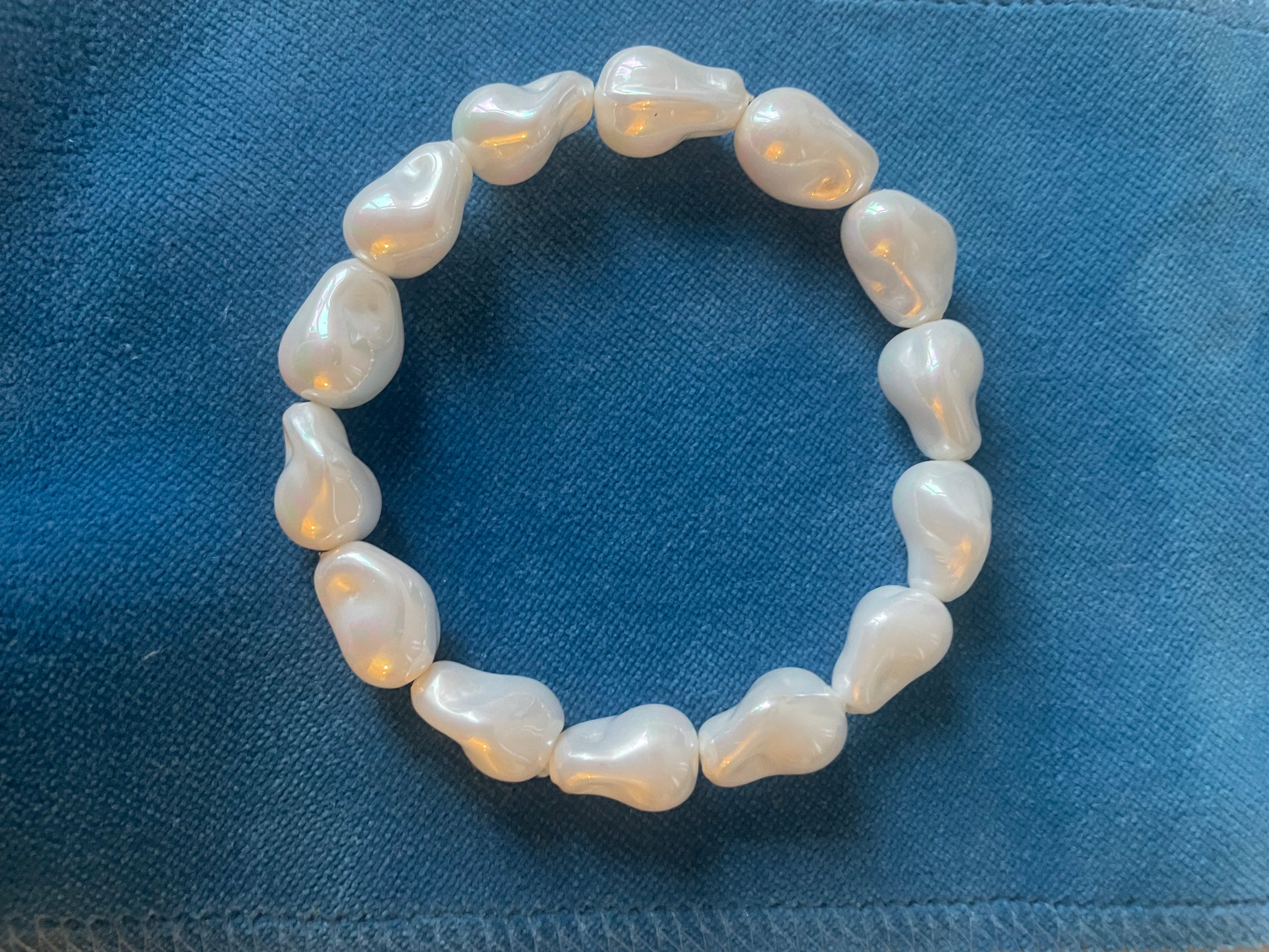 Jess &  Lou Classic Pearl Bead Stretch Bracelet | Simple Timeless Jewellery | Sky & Leaf