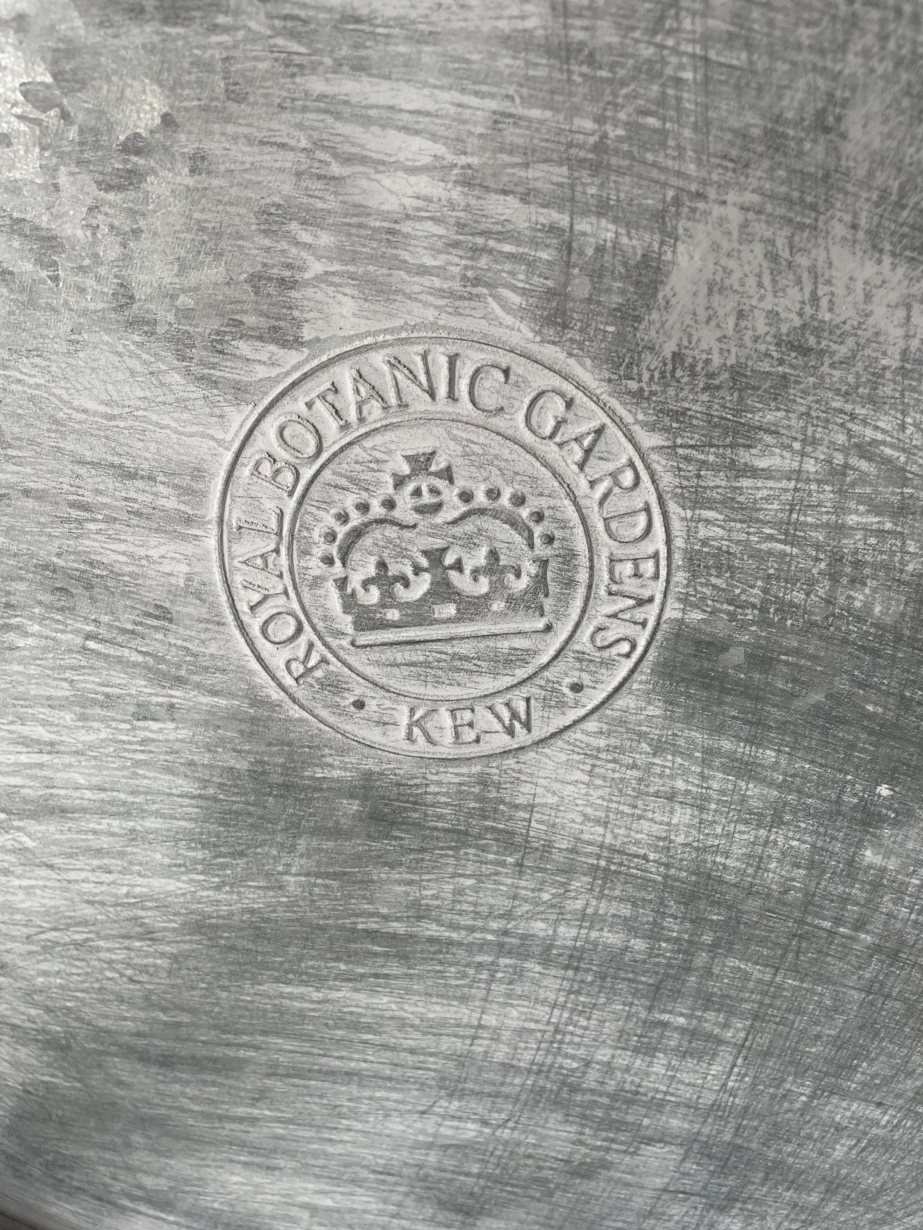 Kew Gardens Large Round Garden Tidy Tray