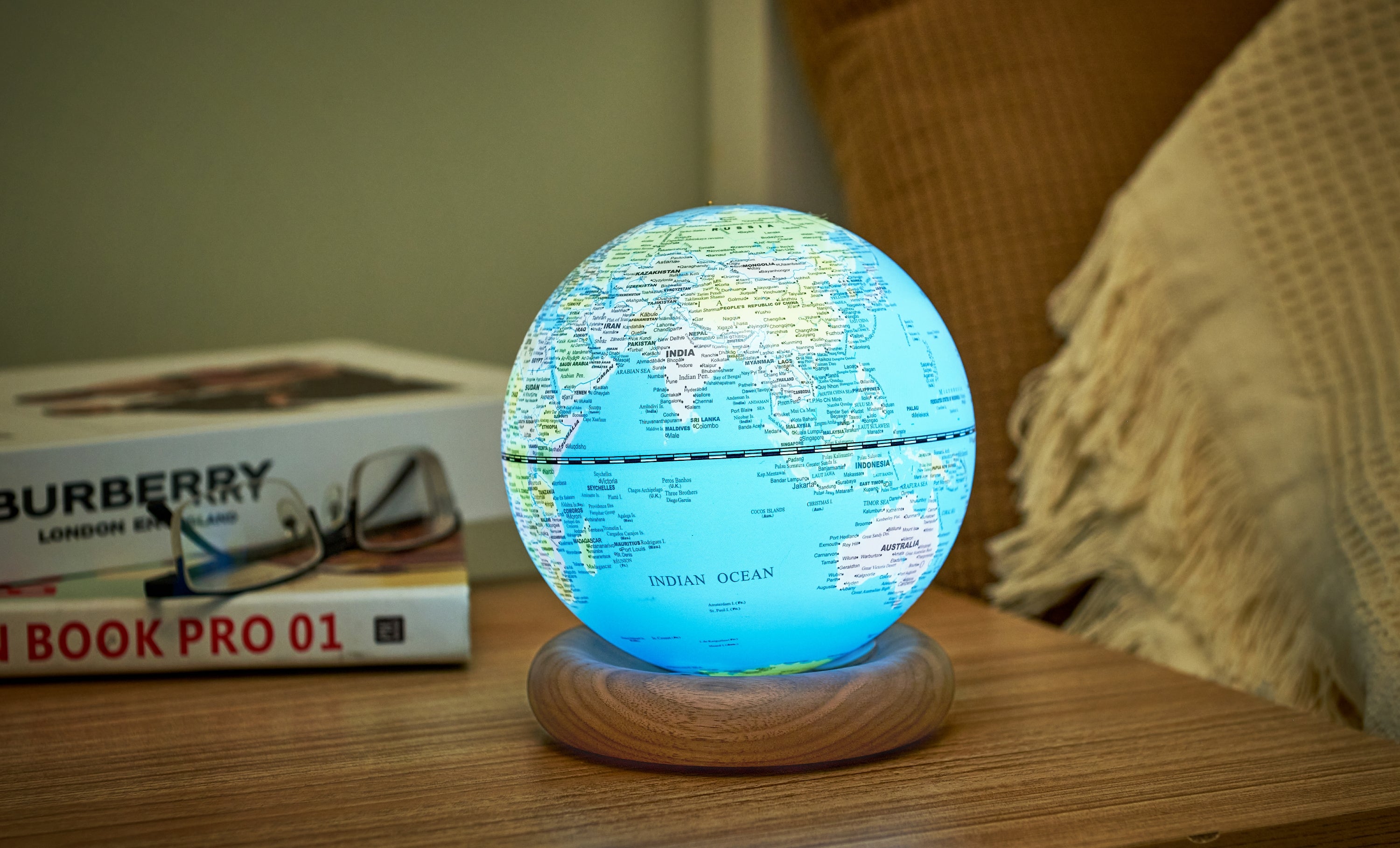 Atlas Globe Light